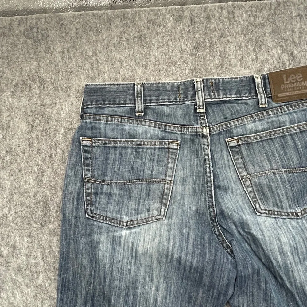 Lee Premium Jeans Mens 34x32 Classic Fit Straight Leg Medium Blue Denim